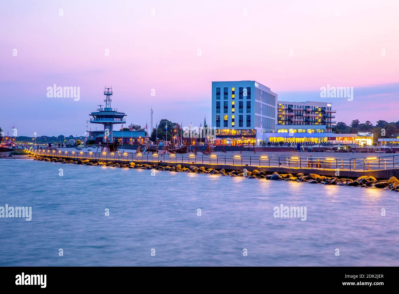 Germany, SchleswigHolstein, Bay of Lübeck, Ostseebad Travemünde, View from the Nordermole to