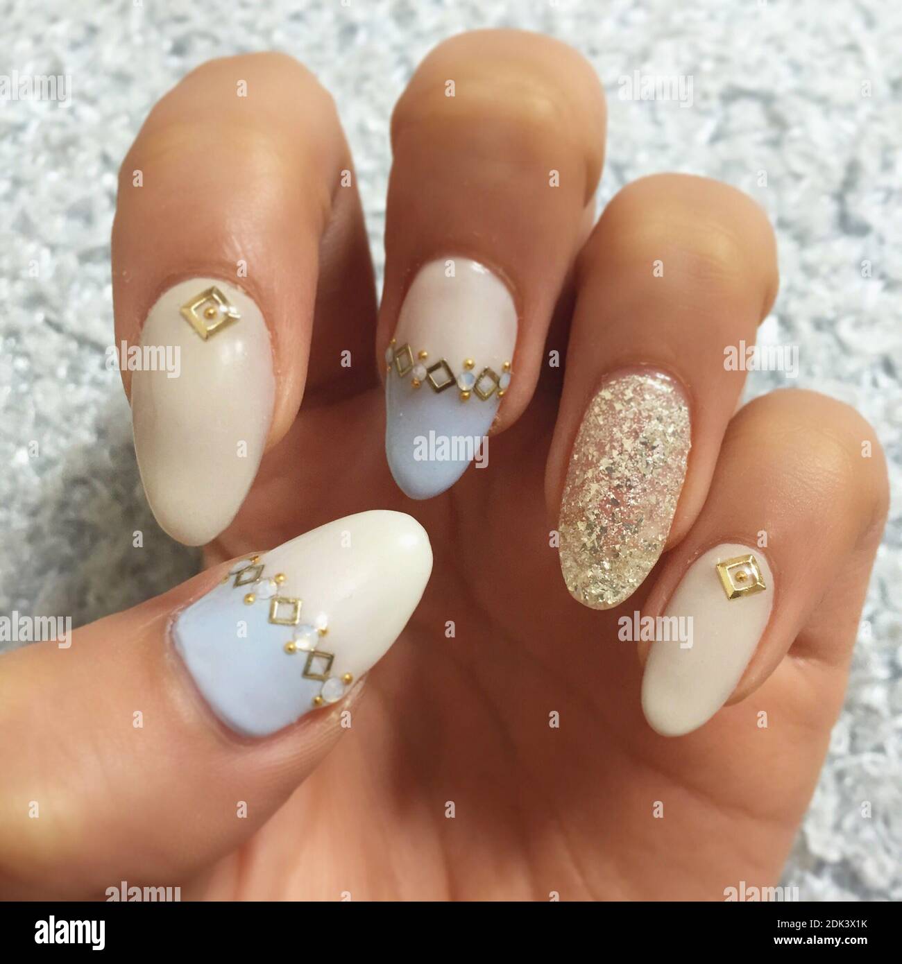 Nail art gold hi-res stock photography and images - Alamy