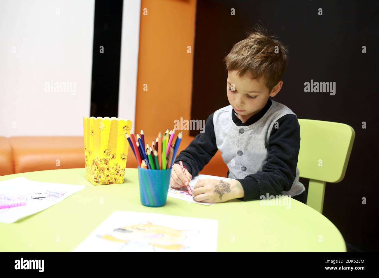 Boy sitting desk coloring hires stock photography and images Alamy