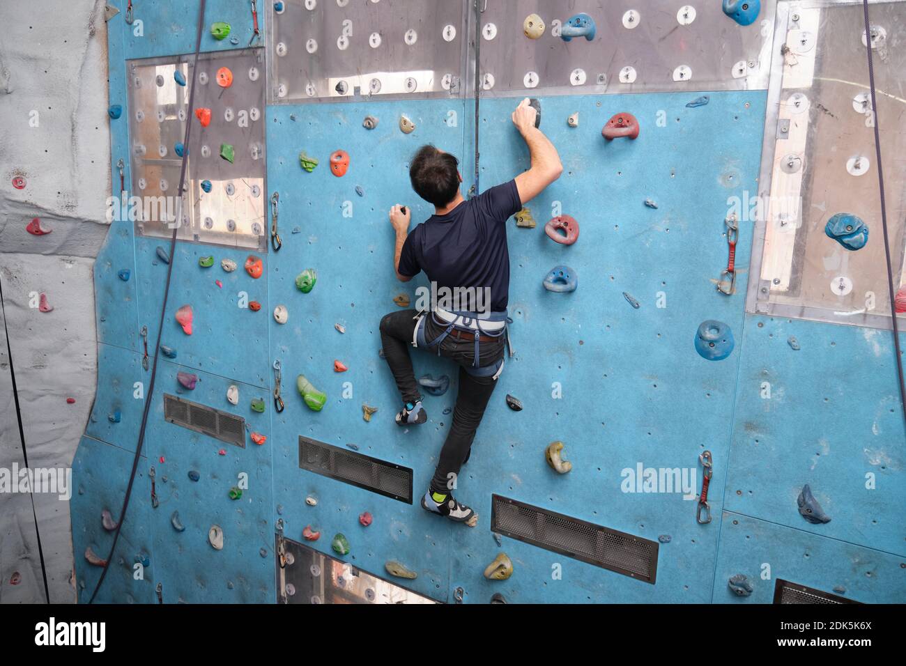 Man scaling climbing wall hi-res stock photography and images - Alamy