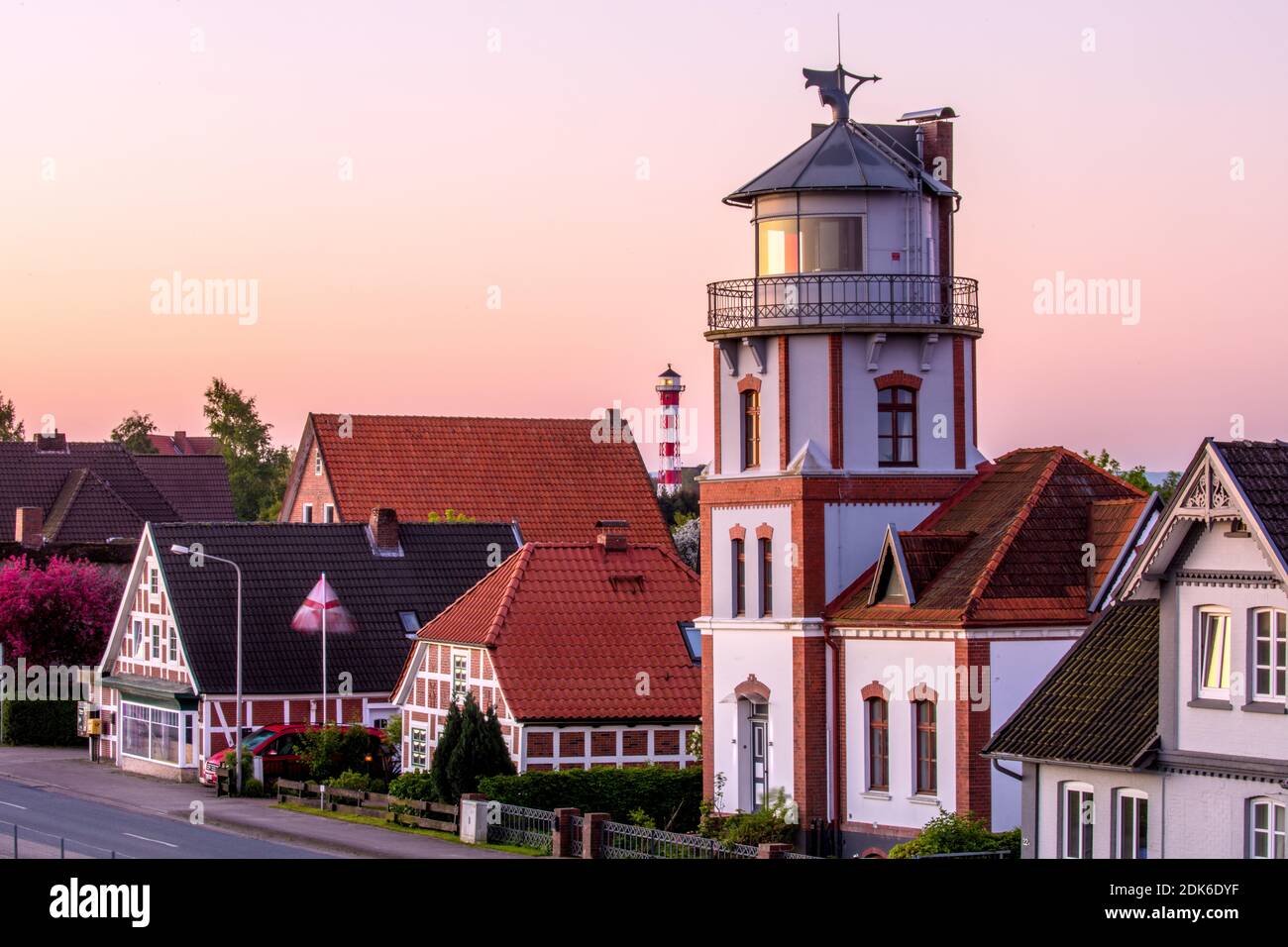 Altes Land Lühe. Unterfeuer Mielstack im Hintergrund Oberfeuer Somfletherwisch Stock Photo