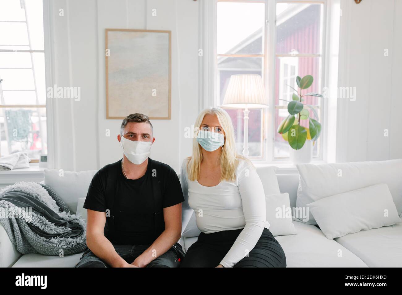 Couple wearing flu masks hi-res stock photography and images - Alamy