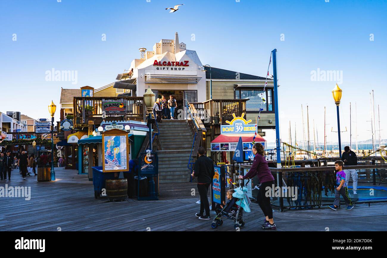 Pier 39, Fisherman's Wharf, San … – License image – 71360198