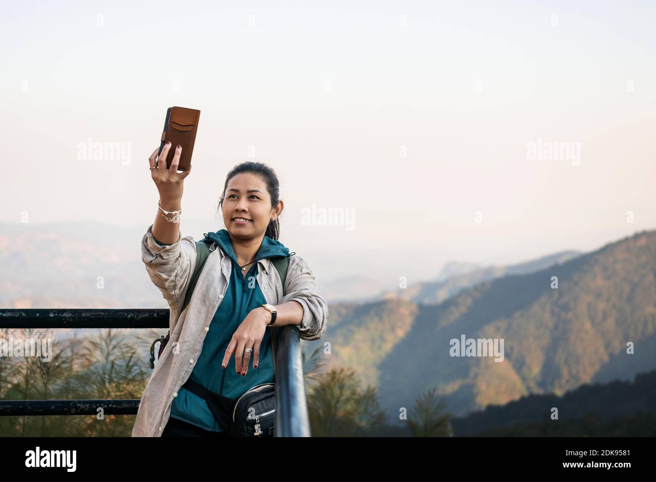 Selfie woman mountain hi-res stock photography and images - Alamy