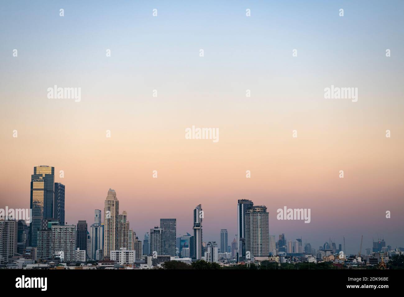 Bangkok skyscrapers skyline sunset hi-res stock photography and images ...