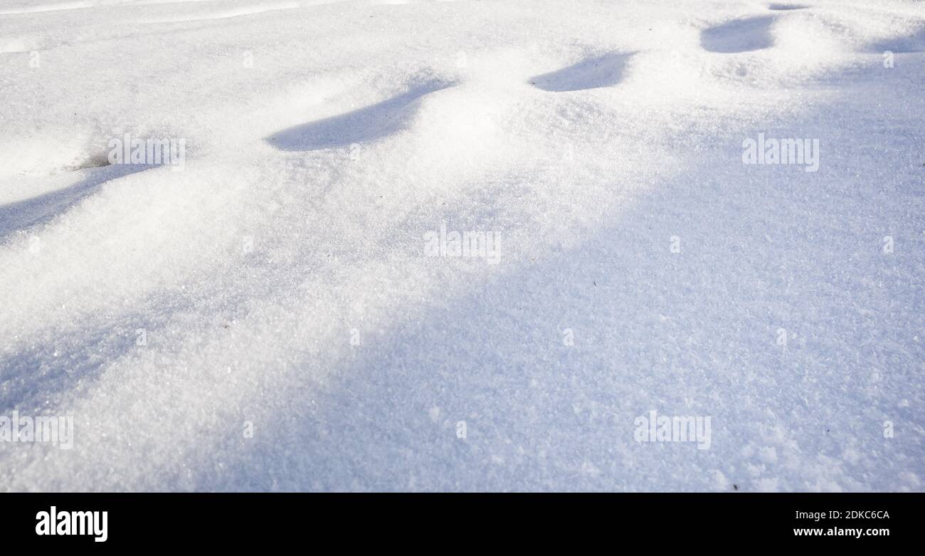Icy fresh snow mound hi-res stock photography and images - Alamy