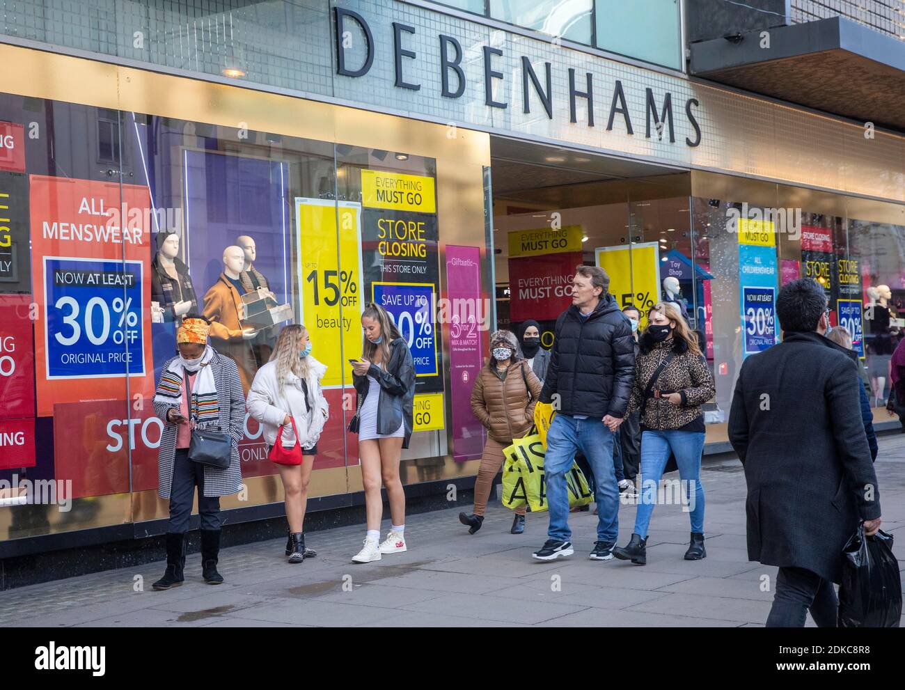 pic shows:  Queues at Debenhams   Shopping brisk in Oxford Street today 15.12.20    Picture by Gavin Rodgers/ Pixel8000 Stock Photo