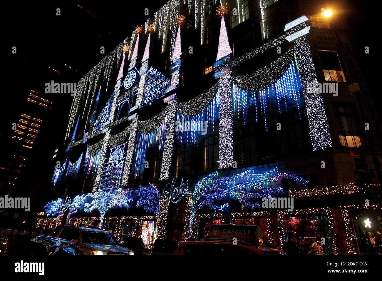 New York City, USA - December 6, 2019. Louis Vuitton Christmas window  displays on 5th Avenue, NYC Stock Photo - Alamy