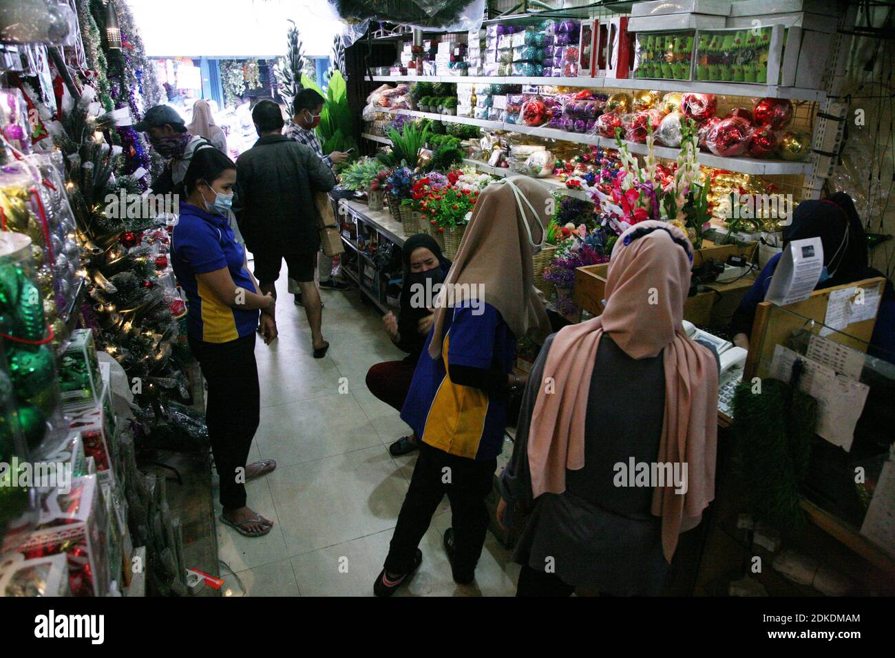 Jakarta, Indonesia. 15th Dec, 2020. A shops selling decorations ...
