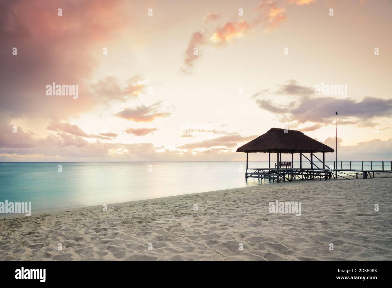 Panoramic footbridge over the indian ocean, Amazing flic en Flac beach