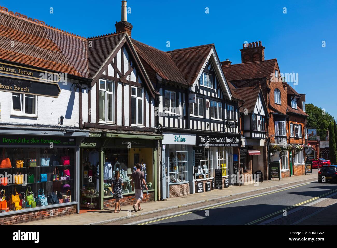 England, Hampshire, New Forest, Lyndhurst, Street Scene Stock Photo Alamy