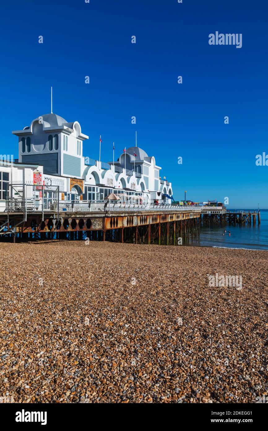 England, Hampshire, Portsmouth, Southsea, Beach and South Parade Pier Stock Photo