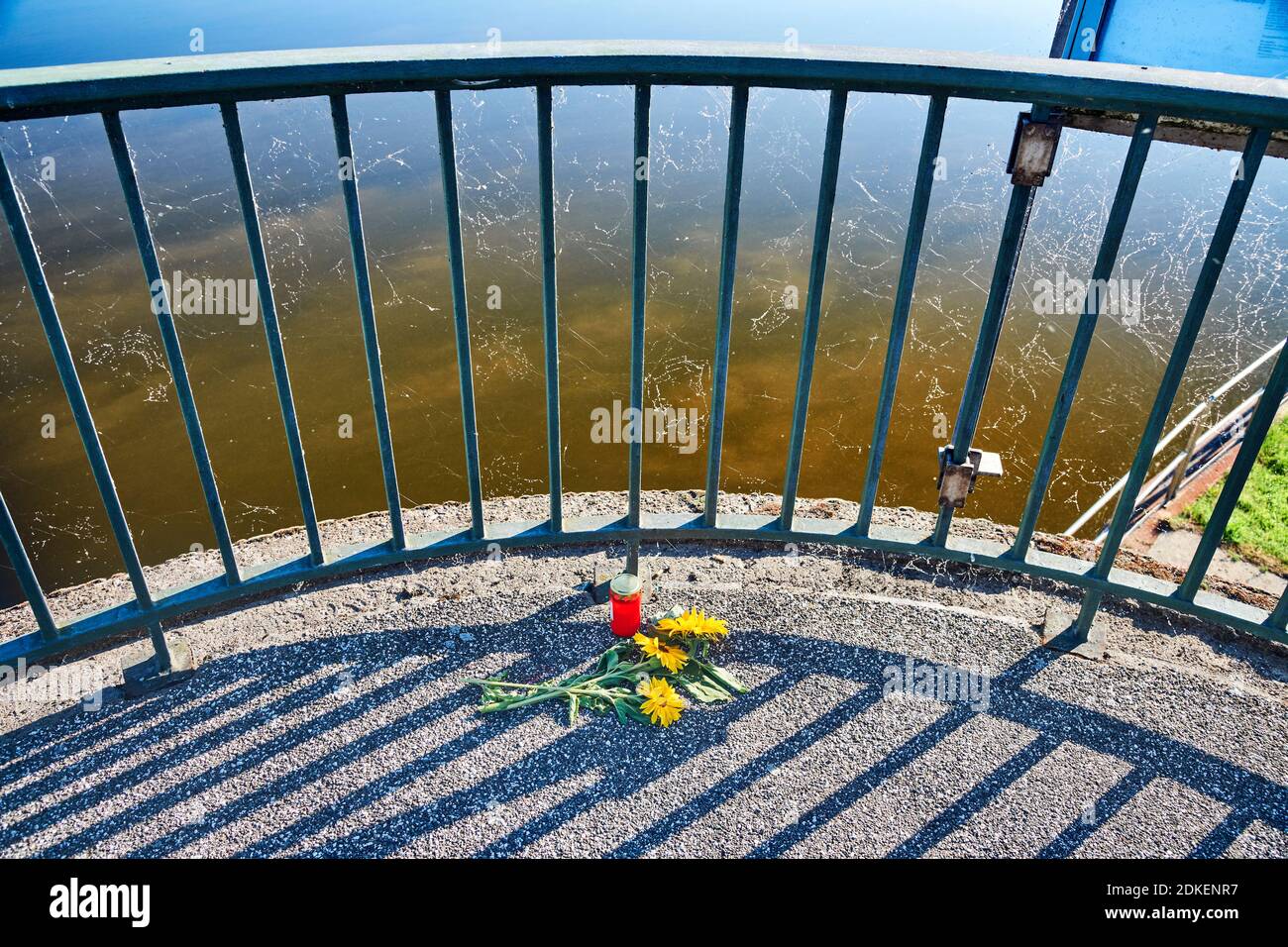 Mourning, accident, memorial, commemoration of a fatality, Germany, Northern Germany, Schleswig-Holstein, Elbe, Elbe bridge Geesthacht, bridgehead of the barrage, railing, bouquet of flowers, red mourning candle, shadow, cobwebs Stock Photo