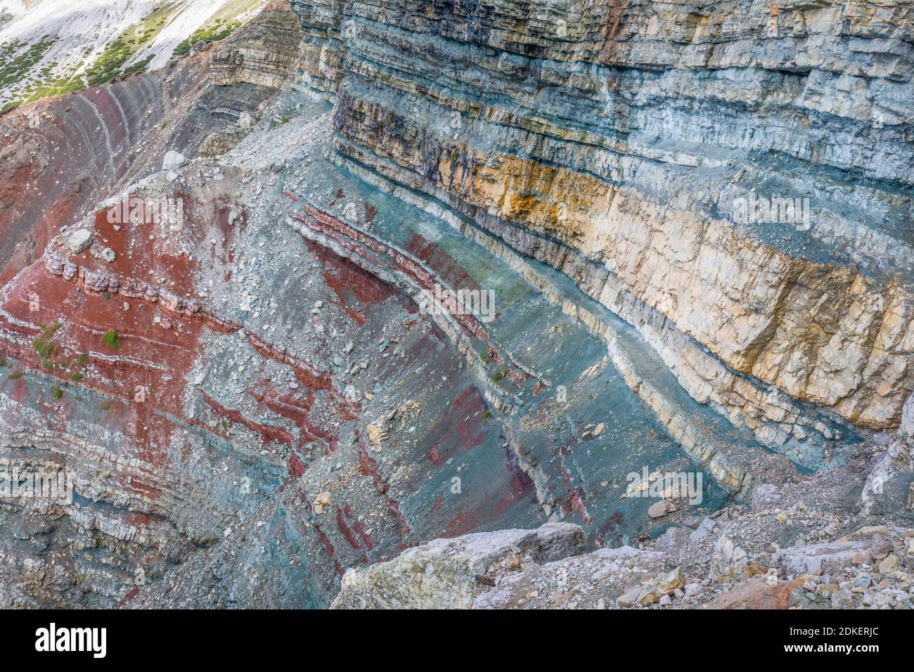 Detail on the coloured stratified rocks at the foots of Tofana di Rozes, Travenanzes formation, Dolomites, Cortina d'Ampezzo, Belluno, Veneto, Italy Stock Photo