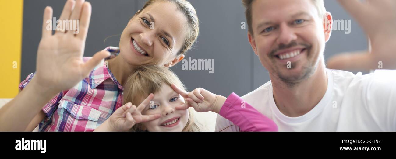 Family mom dad daughter smiling and waving Stock Photo - Alamy