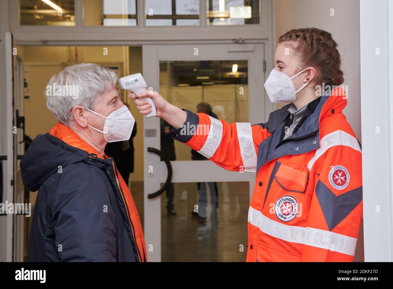 Laboratory thermometer -Fotos und -Bildmaterial in hoher Auflösung – Alamy