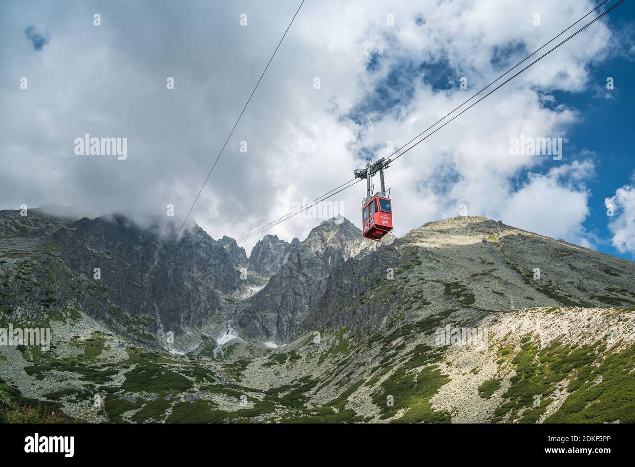 TATRANSKA LOMNICA, SLOVAKIA, AUGUST 2020 - Red cabin of cableway from Skalnate  pleso to peak Lomnicky Stit in High Tatras mountains Stock Photo - Alamy