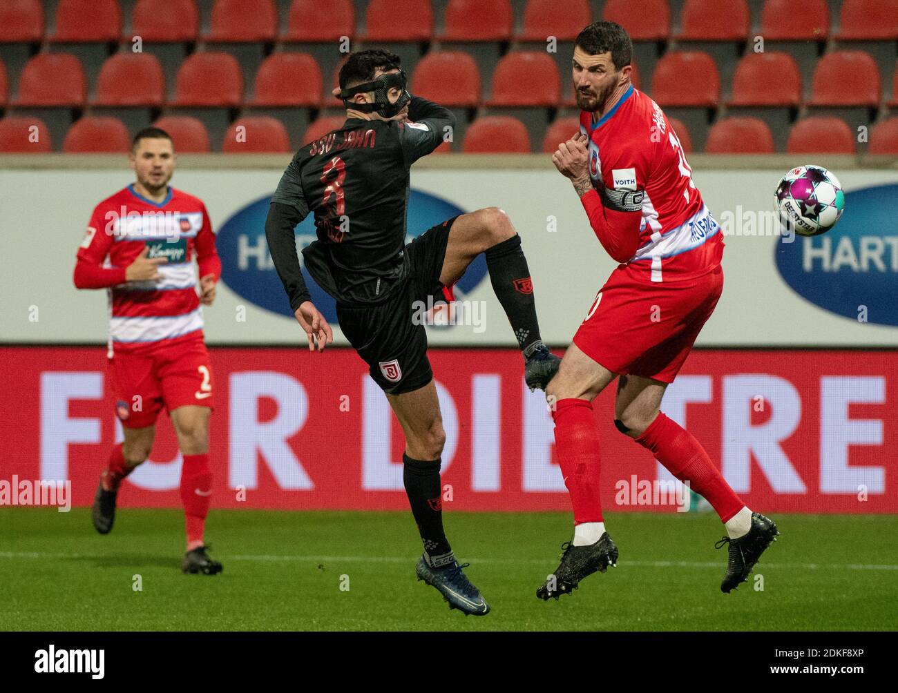 Heidenheim, Germany. 15th Dec, 2020. Football: 2. Bundesliga, 1. FC Heidenheim - Jahn Regensburg, Matchday 12 at Voith Arena. Heidenheim's Norman Theuerkauf (r) and Regensburg's Albion Vrenezi engage in a duel. Credit: Stefan Puchner/dpa - IMPORTANT NOTE: In accordance with the regulations of the DFL Deutsche Fußball Liga and/or the DFB Deutscher Fußball-Bund, it is prohibited to use or have used photographs taken in the stadium and/or of the match in the form of sequence pictures and/or video-like photo series./dpa/Alamy Live News Stock Photo