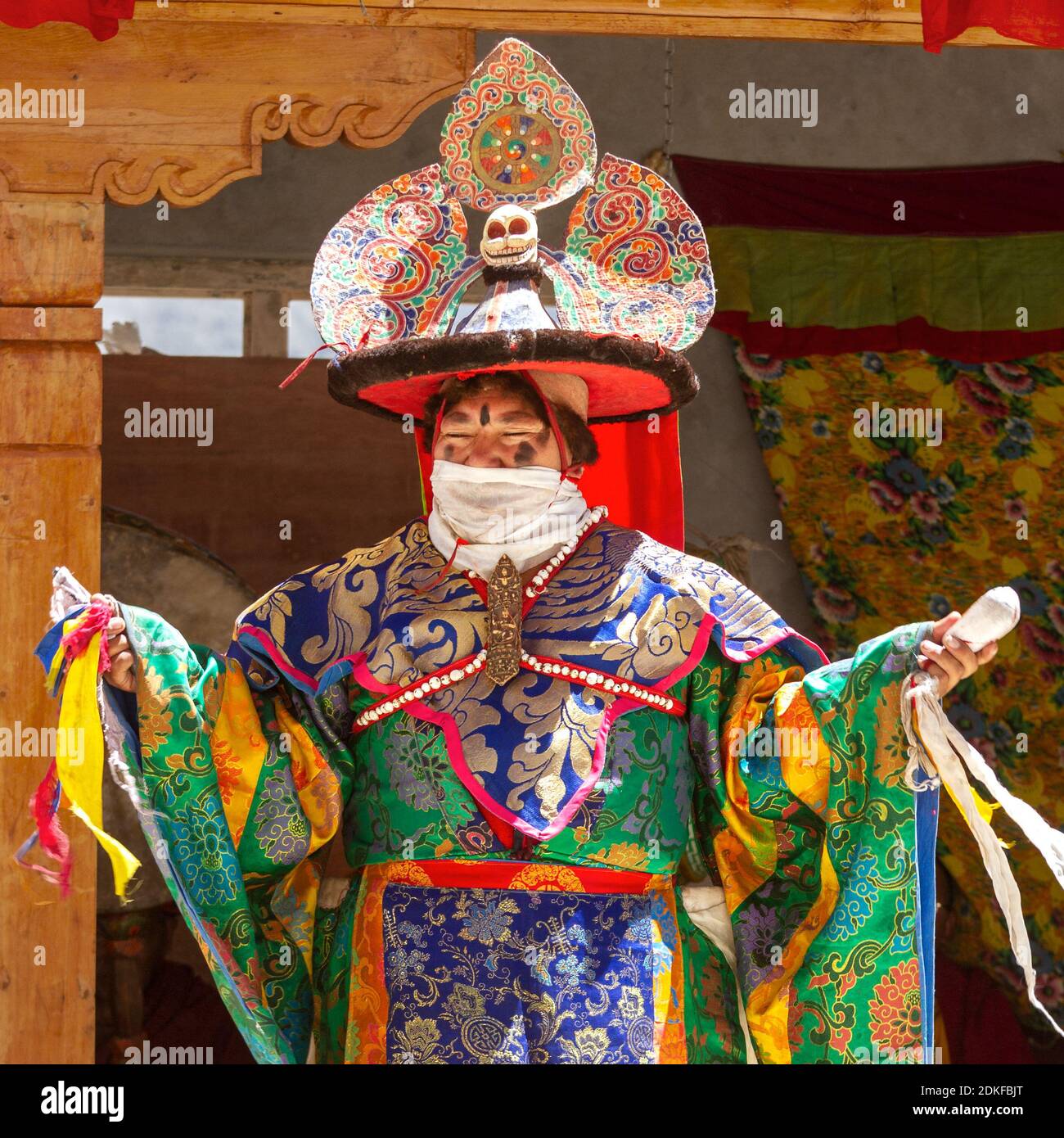 Tibetan costume lama hi-res stock photography and images - Alamy