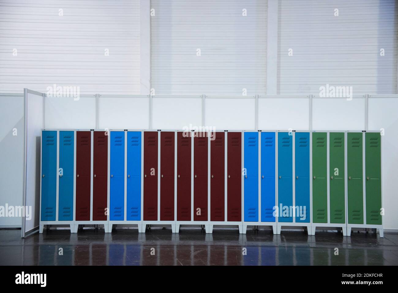 Covid19 Impfzentrum der Stadt Essen in einer Messehalle eingerichtet mit Beteilingung verschiedenster Hilfsorganisationen Stock Photo