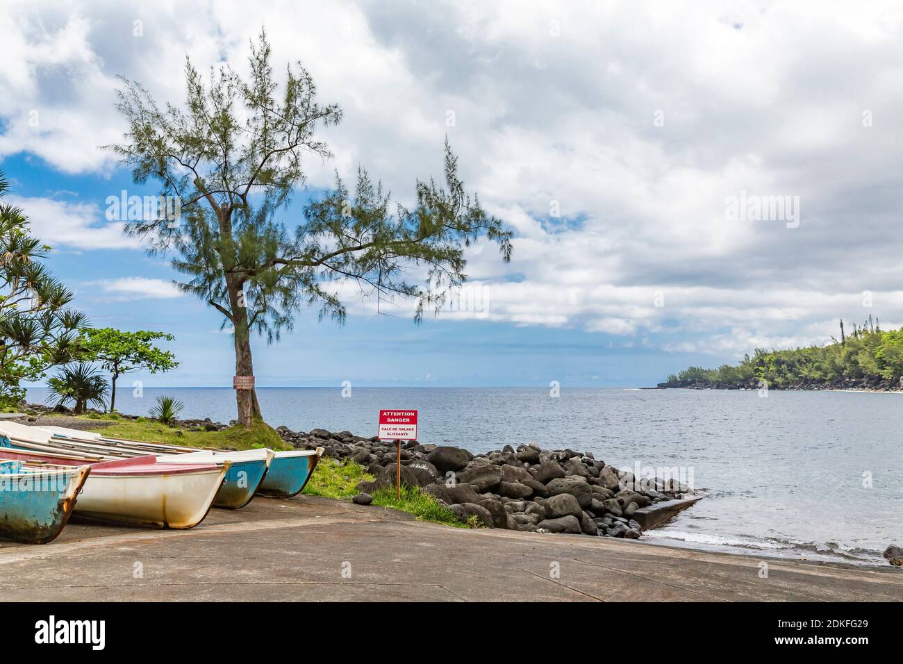 Boats on the beach, destination Anse des Cascades, Piton Sainte-Rose, Reunion Island, France, Africa, Indian Ocean Stock Photo