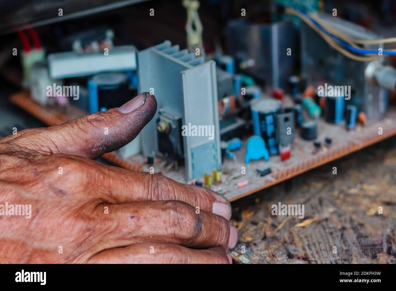 Tv repair hires stock photography and images Alamy