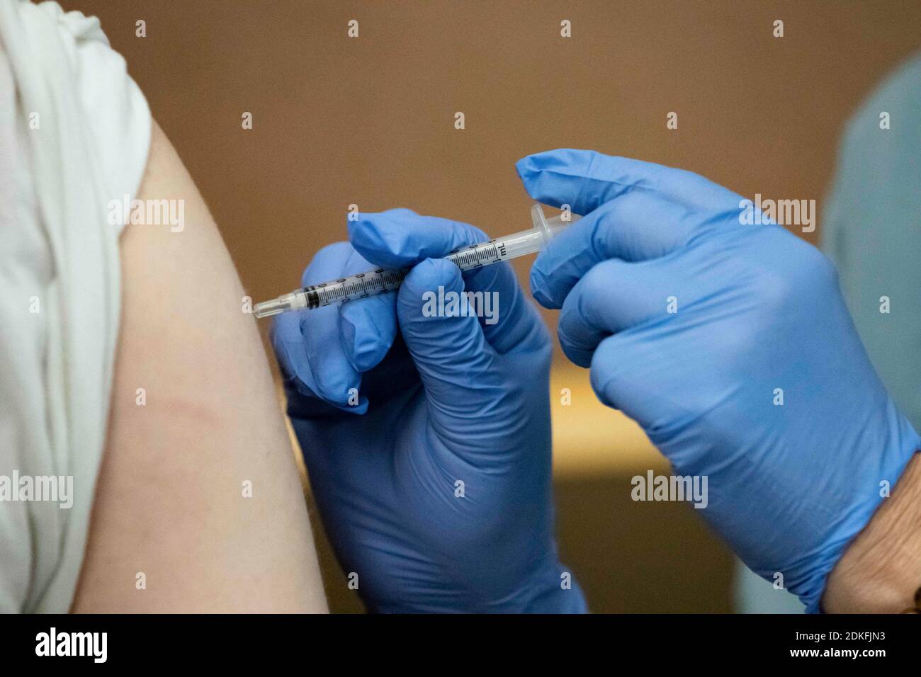 Ann Arbor, Michigan, USA. 15th Dec, 2020. Health care workers receive the Pfizer Inc./BioNTech COVID-19 vaccine at Michigan Medicine in Ann Arbor, Michigan on December 14, 2020. The workers are among the first to receive the vaccine across the country, and Michigan Medicine received 1,950 initial doses of the vaccine. Credit: Dominick Sokotoff/ZUMA Wire/Alamy Live News Stock Photo