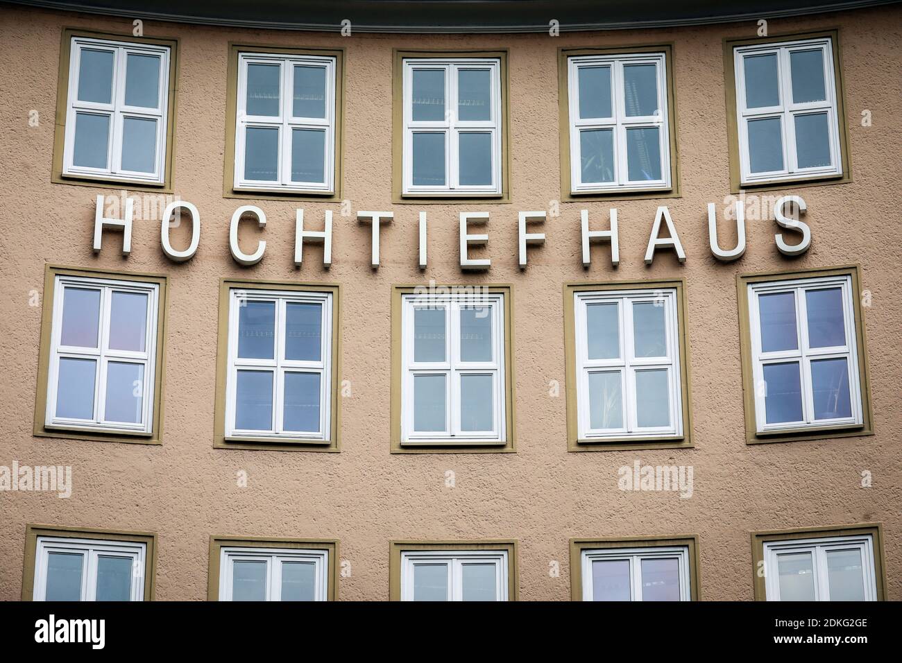 Essen, North Rhine-Westphalia, Germany - Hochtiefhaus, headquarters of Hochtief AG on Opernplatz, the Hochtiefhaus is the headquarters of the Hochtief construction company Stock Photo