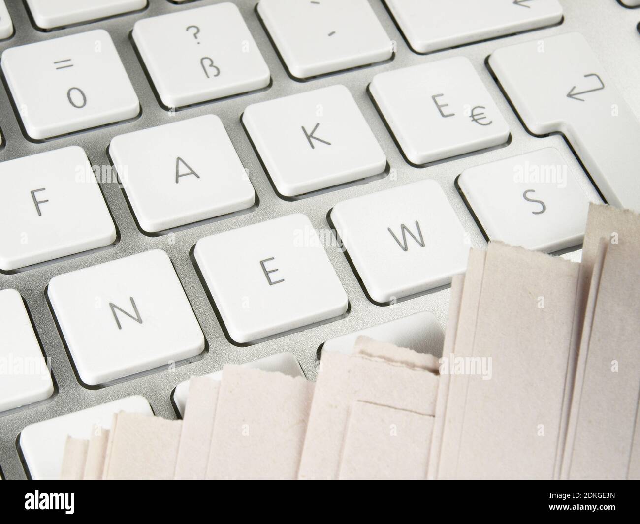 Keyboard Fake News Stock Photo Alamy