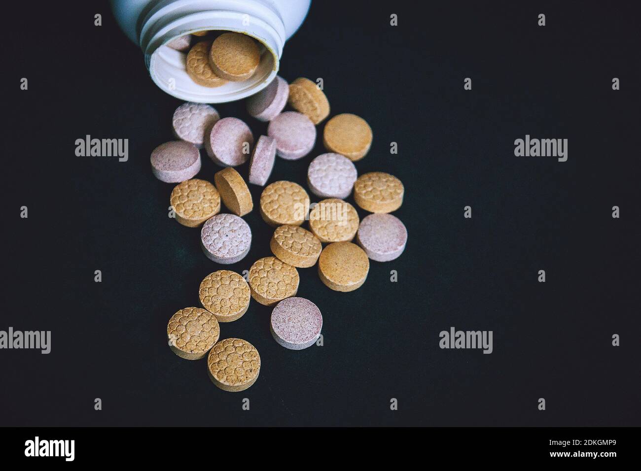 Close up of vitamins and supplements, maintain immunity on a dark background with a white bottle. Including vitamin C, Vitamin Vitamin D3 Stock Photo - Alamy