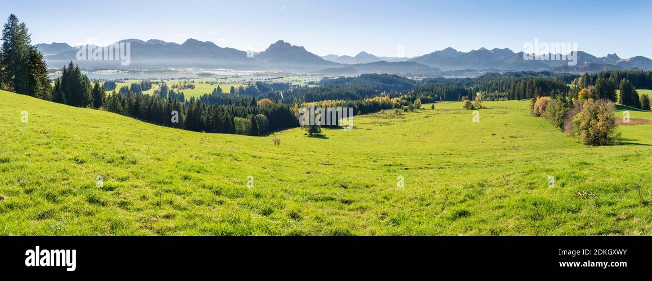 Panorama Landschaft im Allgäu am Forggensee Stock Photo