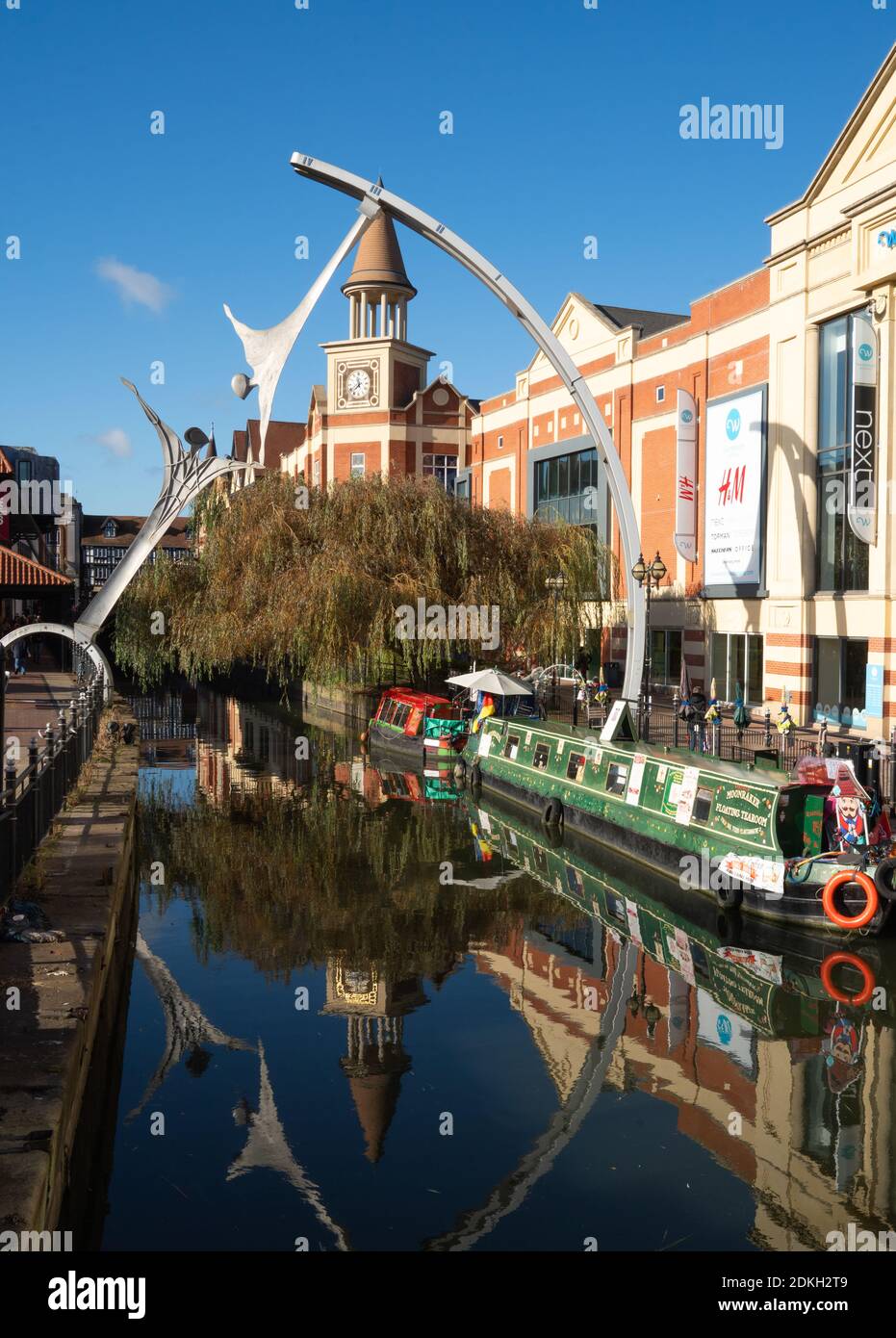 Lincoln City, centre art work, Empowerment sculpture hands across the Witham. Canal boat, long boat, accommodation, shopping area, market square. Stock Photo