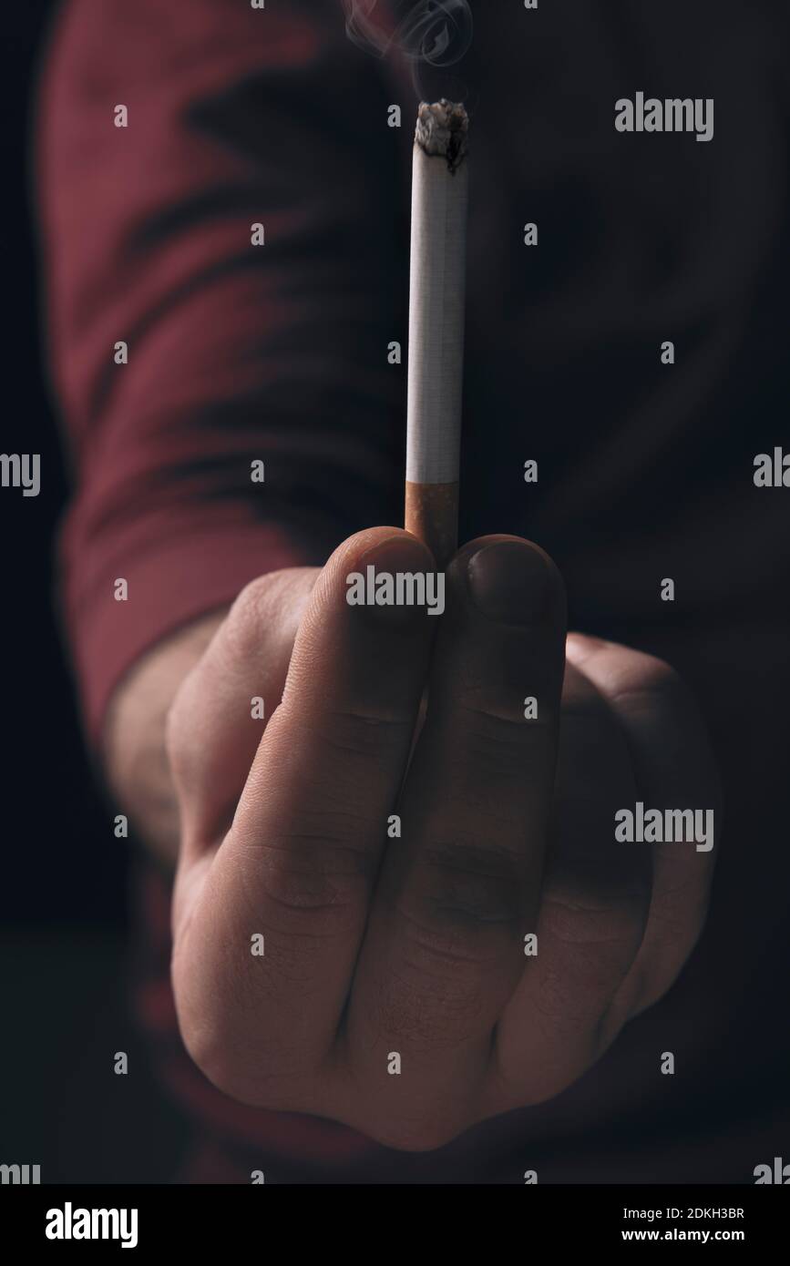 Lit Cigar High Resolution Stock Photography and Images Alamy