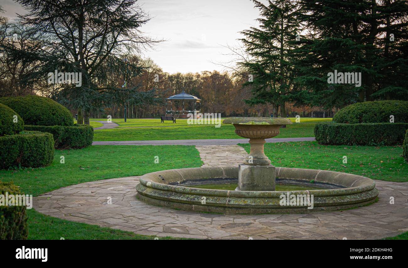 boultham-park-lincolnshire-water-hi-res-stock-photography-and-images
