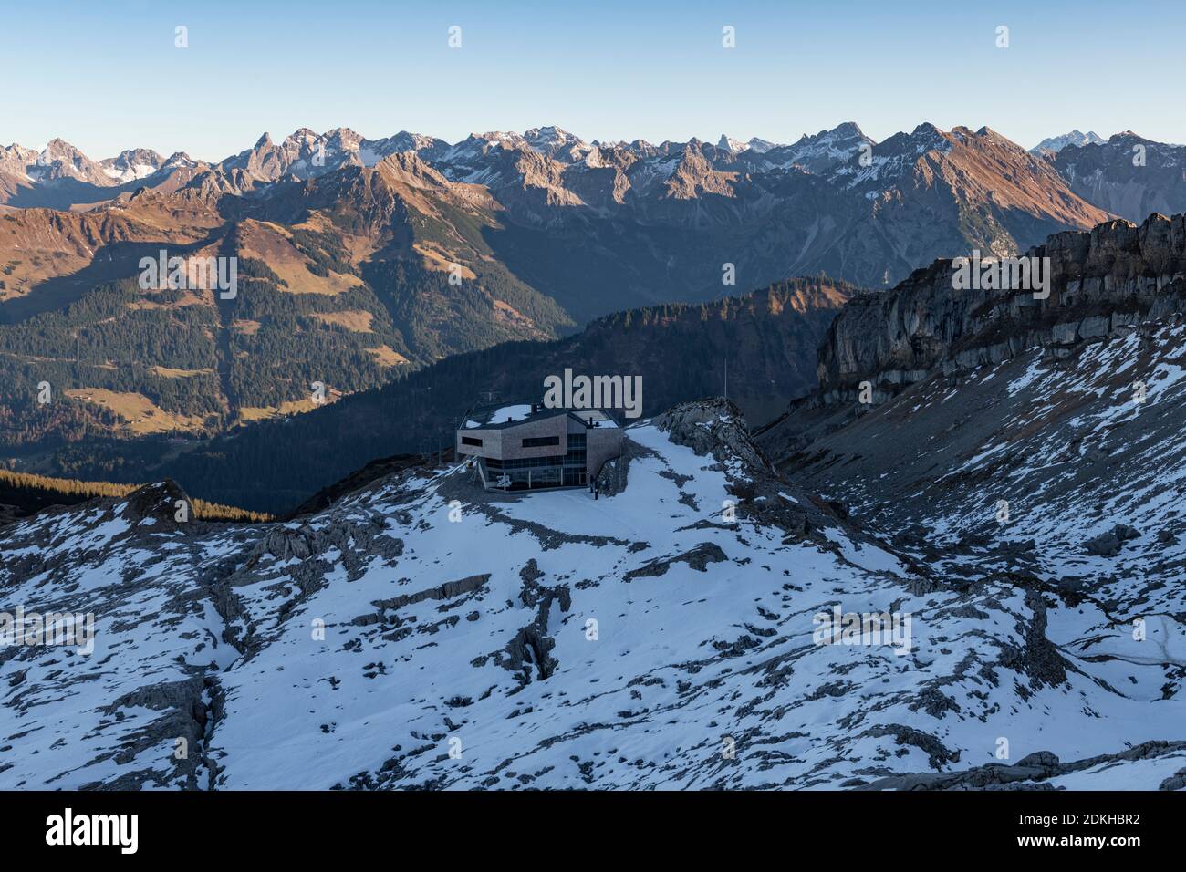 Europe, Austria, Vorarlberg, Kleinwalsertal, Hirschegg, Hoher Ifen, view  from Hahnenköpfle, mountain station Hahnenköpflebahn, mountain restaurant  Tafel & Zunder, Allgäu Alps Stock Photo - Alamy