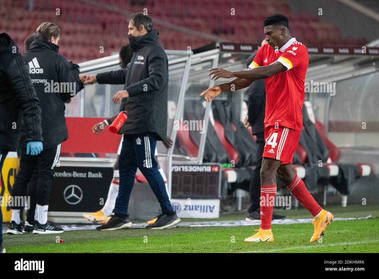 Away Mercedes Benz High Resolution Stock Photography And Images Alamy