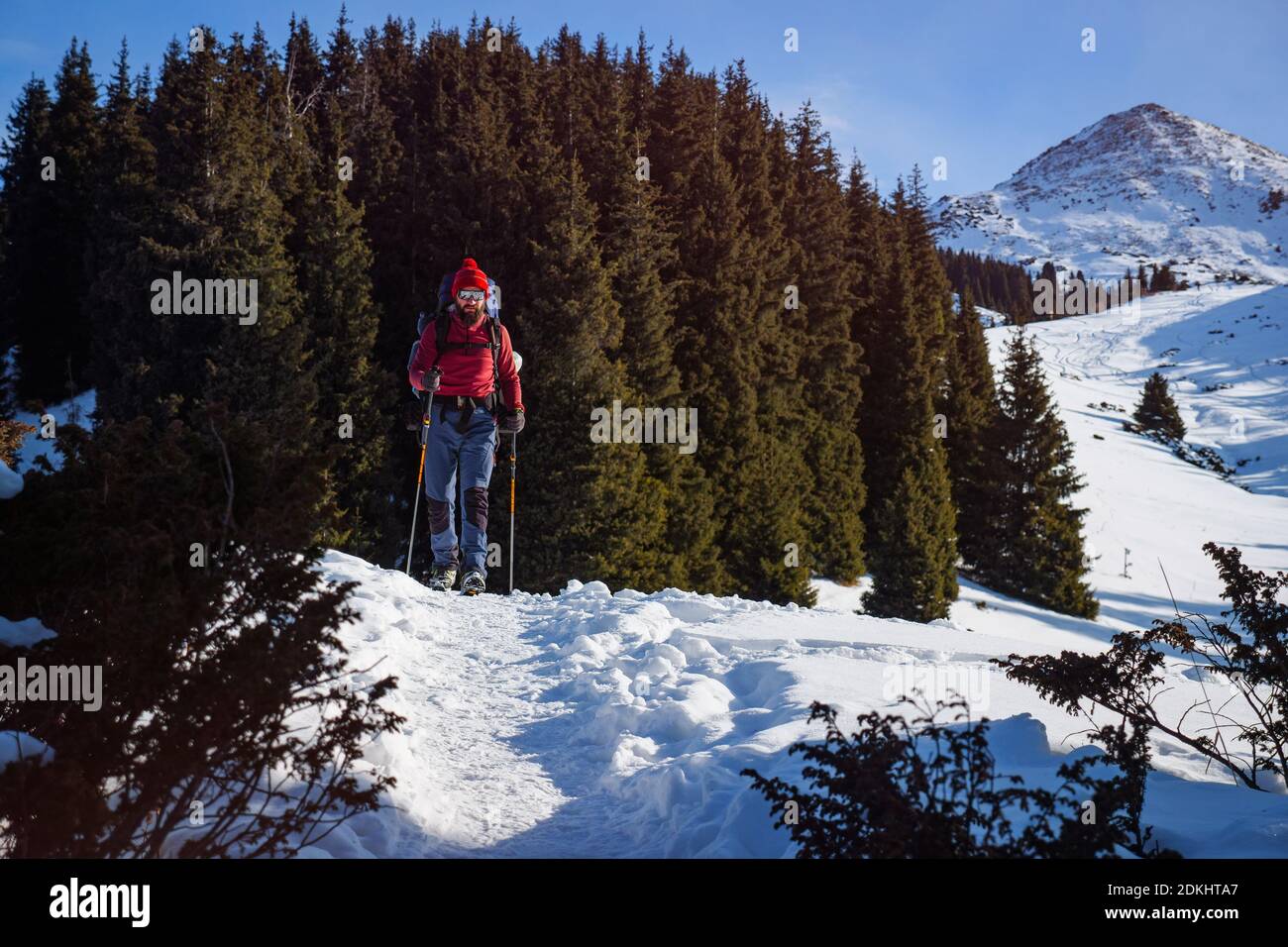 Man climbing mountain success hi-res stock photography and images - Alamy