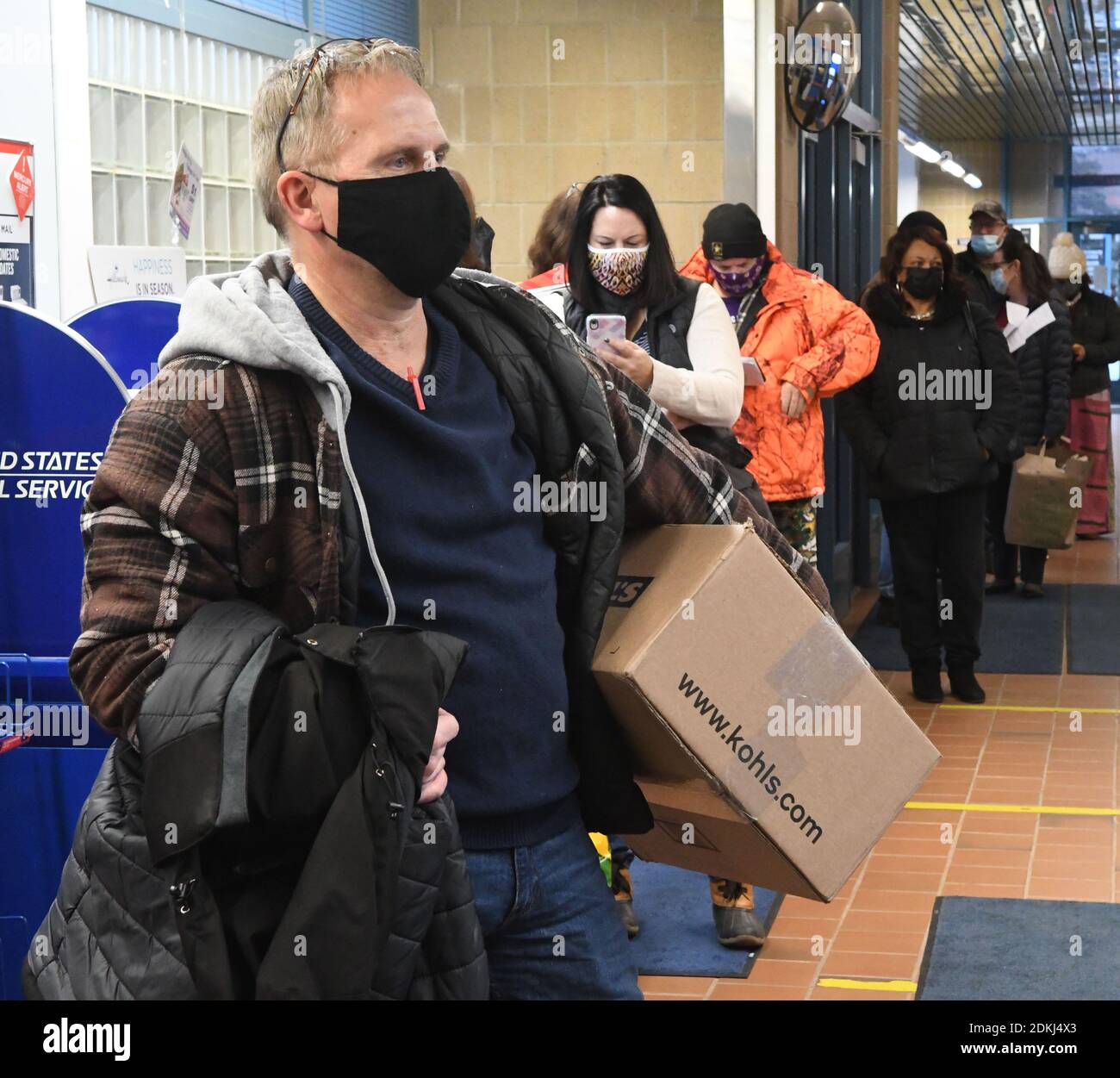 Racine, Wisconsin, USA. 15th Dec, 2020. Patrons wait to mail packages