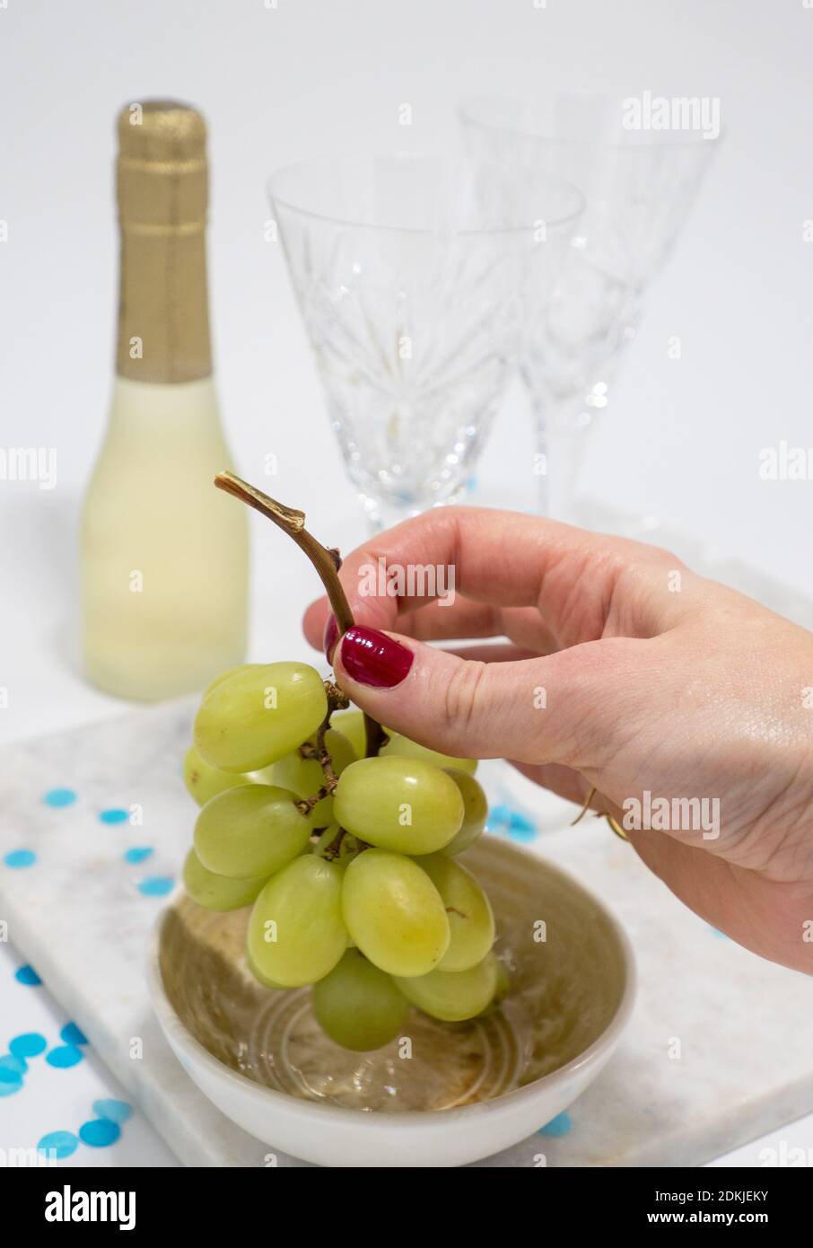 Uvas de la suerte - 12 lucky grapes, a Spanish New Year's Eve tradition Stock Photo