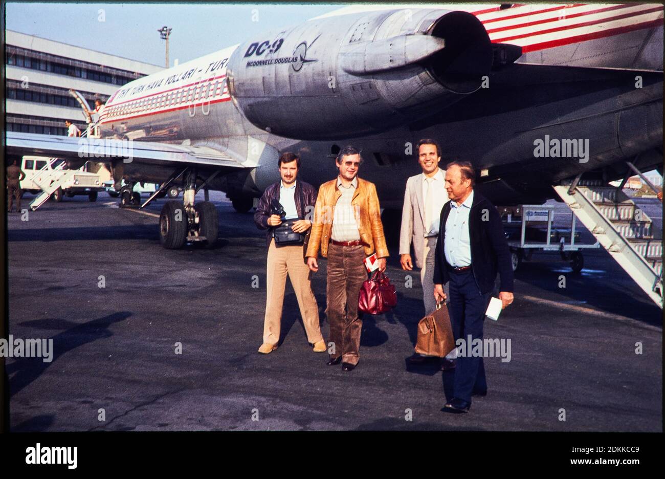 Historical Photo:  Group of business people at a McDonnell Douglas DC-9 Tuerk Hava Yollari Turkish Airline THY passenger jet around 1973 in Munich, Riem Airport on the way to Turkey. Reproduction in Marktoberdorf, Germany, October 26, 2020.  © Peter Schatz / Alamy Stock Photos Stock Photo
