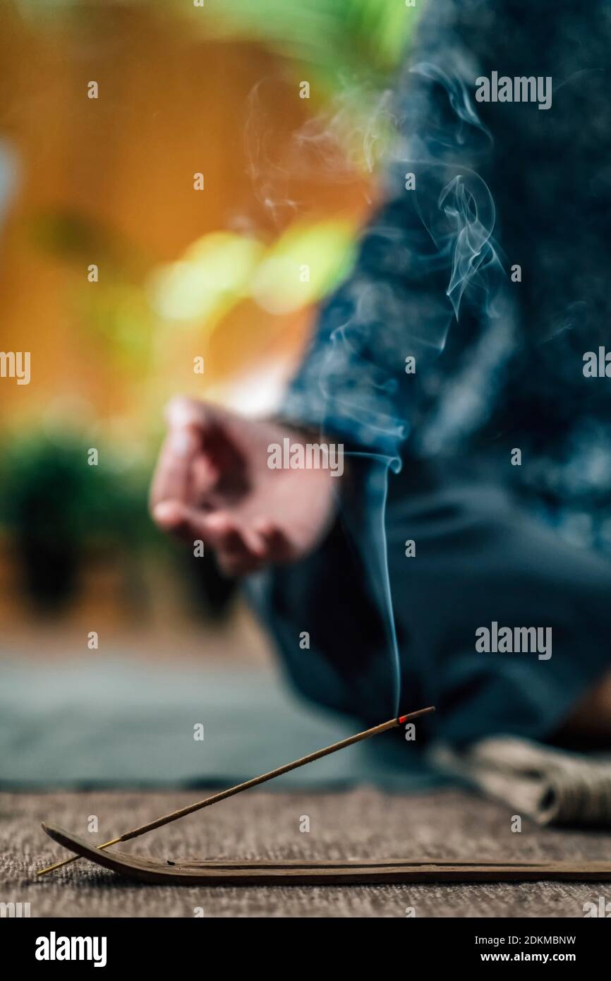 Incense burning palm hires stock photography and images Alamy