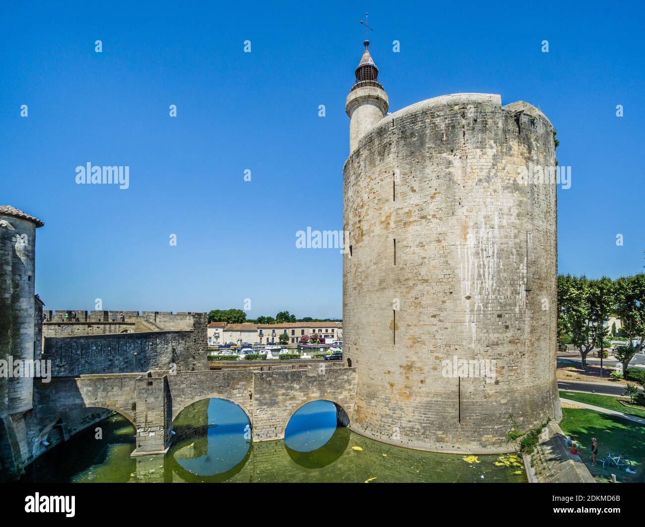 The Tower of Constance and the ramparts of the medieval walled town of Aigues-Mortes, Petite Camargue, Gard department, Occitanie region, Southern Fra Stock Photo