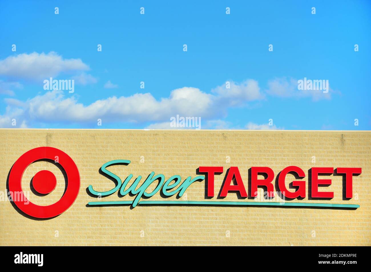 Super target store logo hi-res stock photography and images - Alamy