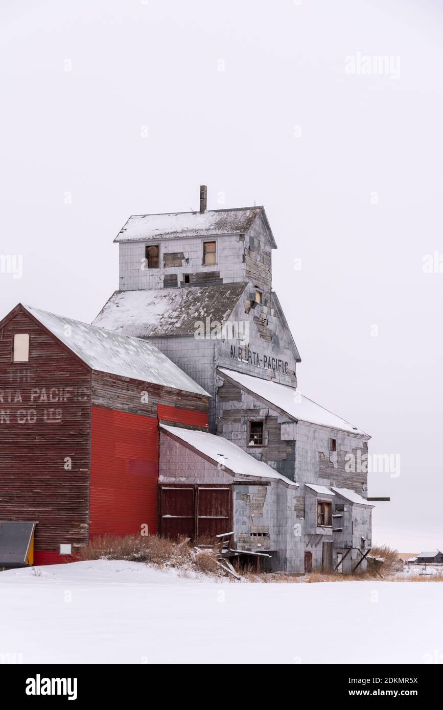 Raley, Alberta - December 13, 2020: Old Alberta Pacific Grain Company ...