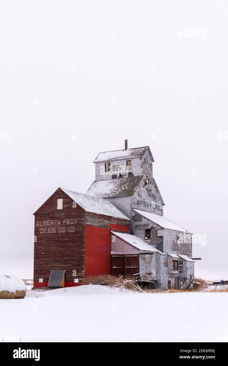 Raley, Alberta - December 13, 2020: Old Alberta Pacific Grain Company ...