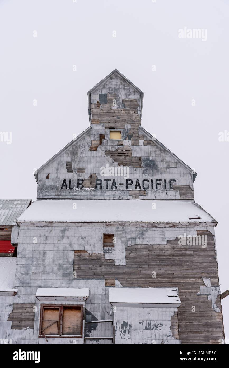 Raley, Alberta - December 13, 2020: Old Alberta Pacific Grain Company ...