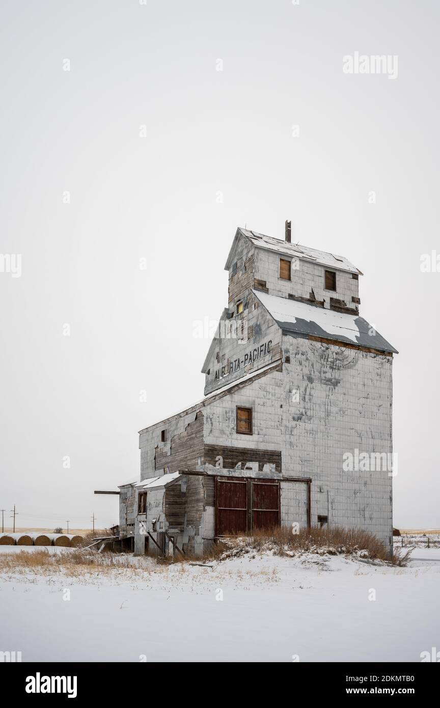 Raley, Alberta - December 13, 2020: Old Alberta Pacific Grain Company ...