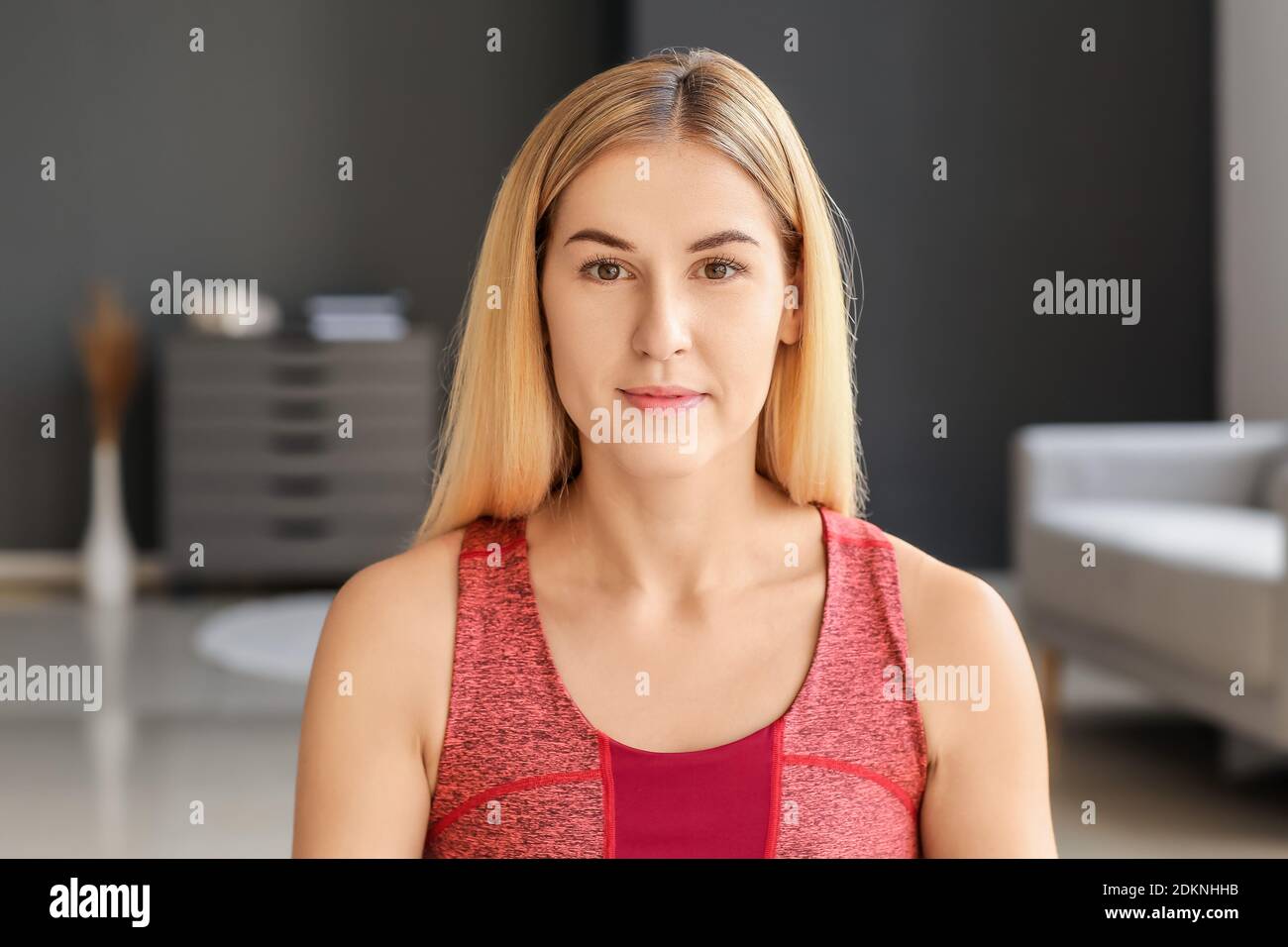 Sporty young woman training at home Stock Photo - Alamy