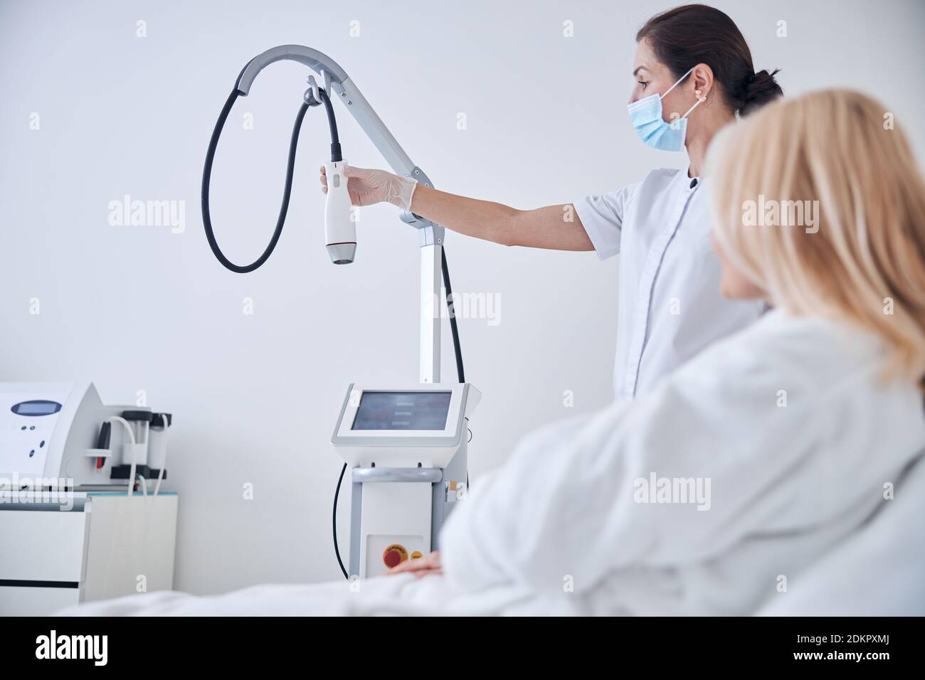 Ultrasound cavitation facial peeling hi-res stock photography and ...