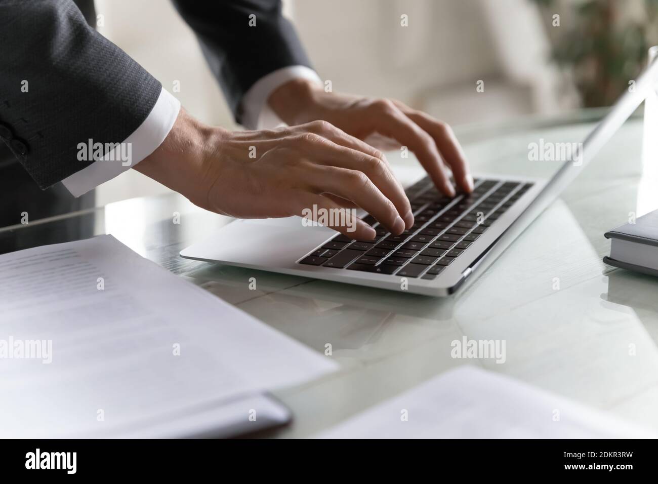 Computer Typing Offi Employee typing hi-res stock photography and images - Alamy